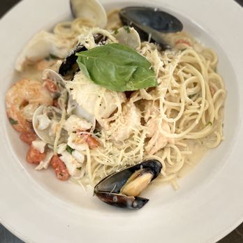 Stokehouse Grill - Seafood Pasta with creamy white sauce - New American Near Me - Paso Robles, California Stokehouse Grill - Seafood Pasta with creamy white sauce - New American Near Me - Paso Robles, California