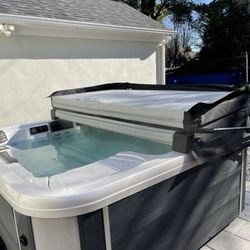 Half Price Hot Tubs - Hot tub with ripped cover