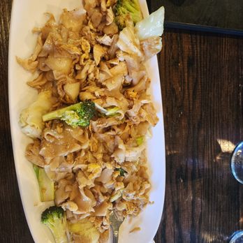 Sukho Thai - Pad see ew - Thai Near Me - Bellevue, Washington