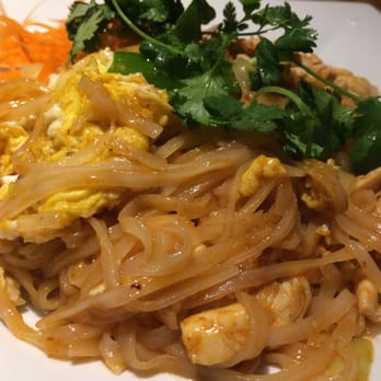 Manaow - Pad Thai - 3.5/5 - Thai Near Me - Long Beach, California Manaow - Pad Thai - 3.5/5 - Thai Near Me - Long Beach, California
