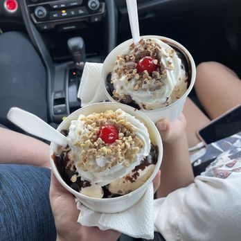 Suga Shack - Brownie a la mode with vanilla ice cream - Desserts Near Me - Bakersfield, California