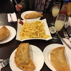 Entre Masas - Porcion individual of french fries and empanadas