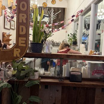 à la minute - ambiance - Ice Cream & Frozen Yogurt Near Me - Redlands, California à la minute - ambiance - Ice Cream & Frozen Yogurt Near Me - Redlands, California