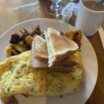Canggio Restaurant - Omelet: fresh sautéd mushrooms, bacon, ham, cheese. LOADED. 2nd time the omelet was not browned on outside (better) - Peruvian Near Me - Norwich, Connecticut