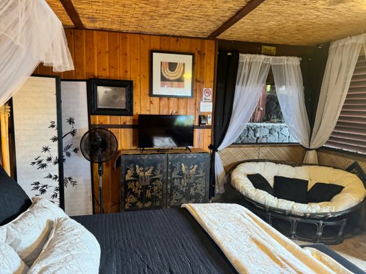 The Bali House & Cottage at Kehena Beach Hawaii by null