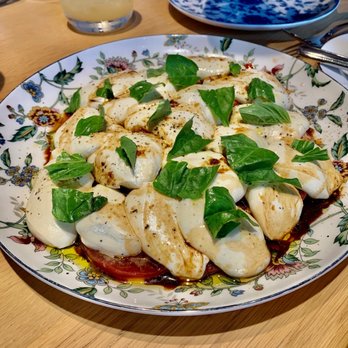 Rocca - Mozzarella & Heirloom tomatoes - Italian Near Me - Tampa, Florida Rocca - Mozzarella & Heirloom tomatoes - Italian Near Me - Tampa, Florida