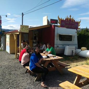 Lampoei's Thai Kitchen - 3 tables outside the truck. Nice windy location! - Thai Near Me - Bingen, Washington