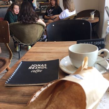 Jonas Reindl Coffee - Sandwichs cold beverages bright & laidback atmosphere - Cafes Near Me - Vienna, 9