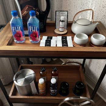 Lansdowne Resort and Spa - Wonderful herbal tea and beverage set up in room - Hotels Near Me - Leesburg, Virginia Lansdowne Resort and Spa - Wonderful herbal tea and beverage set up in room - Hotels Near Me - Leesburg, Virginia
