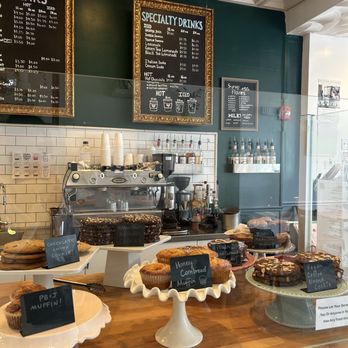 Oakleaf Cakes - Interior - Bakeries Near Me - Boston, Massachusetts