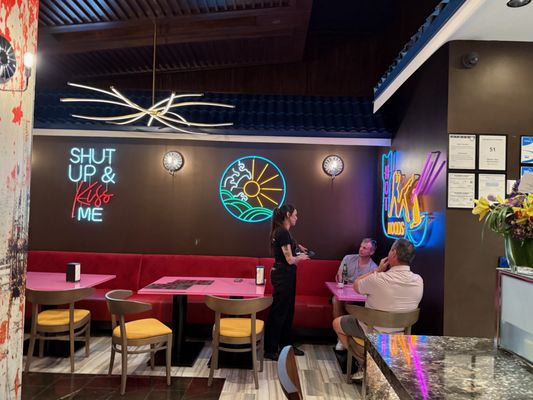 Hot Noods Noodle Bar by null