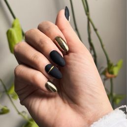 Tips, gel, matte coat, chrome gold & stickers. Tips, gel, matte coat, chrome gold & stickers.
