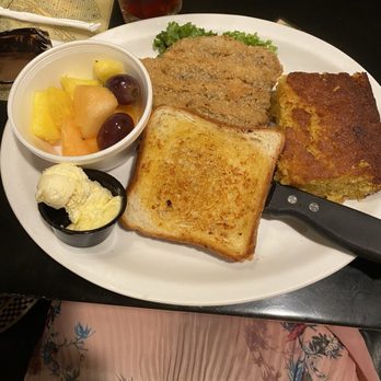Trip's Diner - Tampa - Country Fried Steak with Corn Bread and Fruit - Diners Near Me - Tampa, Florida Trip's Diner - Tampa - Country Fried Steak with Corn Bread and Fruit - Diners Near Me - Tampa, Florida
