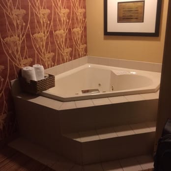 Courtyard Altoona - King whirlpool suite. - Hotels Near Me - Altoona, Pennsylvania