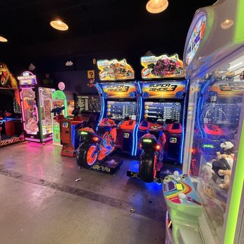 District 4 Pizza - Arcade - Pizza Near Me - Long Beach, California District 4 Pizza - Arcade - Pizza Near Me - Long Beach, California