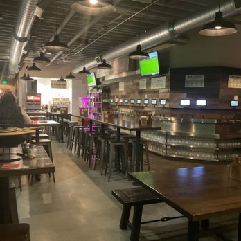 The Redd Dog - Bars Near Me - Tacoma, Washington
