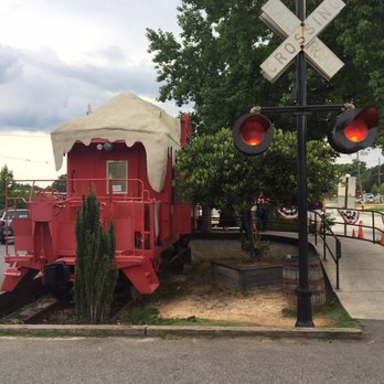 The Frosty Caboose - Exterior - Ice Cream & Frozen Yogurt Near Me - Chamblee, Georgia