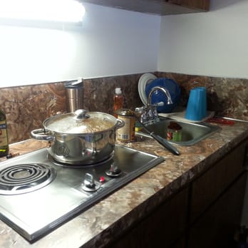 Oyster Bay Inn - Makin' chili in the kitchenette! I feel like this should be part of a competition on the Food Network. - Hotels Near Me - Bremerton, Washington Oyster Bay Inn - Makin' chili in the kitchenette! I feel like this should be part of a competition on the Food Network. - Hotels Near Me - Bremerton, Washington