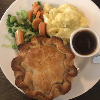 The Gloucester - Steak and ale pie - British Near Me - London, XGL The Gloucester - Steak and ale pie - British Near Me - London, XGL
