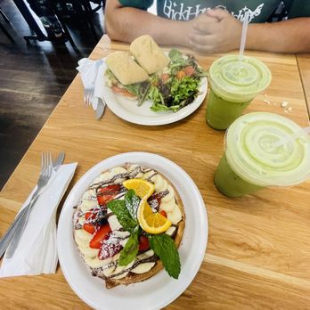 LA Prime Caffe - Extreme Waflfle Chicken Pesto sandwich - Breakfast & Brunch Near Me - Los Angeles, California LA Prime Caffe - Extreme Waflfle Chicken Pesto sandwich - Breakfast & Brunch Near Me - Los Angeles, California