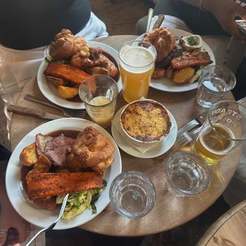 The Mall Tavern - Sunday Roast - Gastropubs Near Me - London, XGL The Mall Tavern - Sunday Roast - Gastropubs Near Me - London, XGL