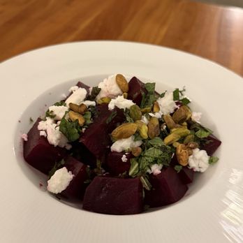 1540 Room - Beet salad - Southern Near Me - Savannah, Georgia
