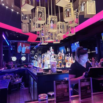 Showdown Social - Sports Bars Near Me - Alpharetta, Georgia Showdown Social - Sports Bars Near Me - Alpharetta, Georgia