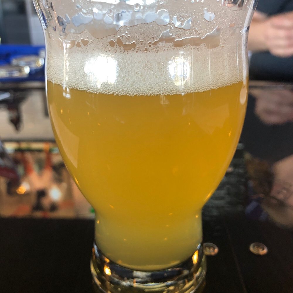 Simple Machine Brewing Company - Pillow Session - Breweries Near Me - Phoenix, Arizona