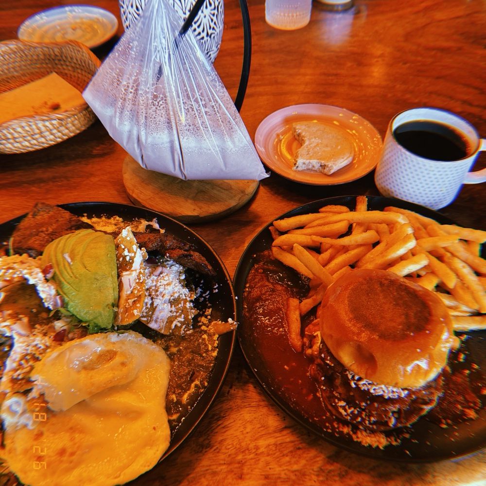 Chilaquiles, café de olla, and banana líquado Chilaquiles, café de olla, and banana líquado