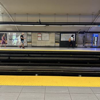 Métro Guy-Concordia - 7/12/24 - Waiting For The Train - Metro Stations Near Me - Montreal, Quebec Métro Guy-Concordia - 7/12/24 - Waiting For The Train - Metro Stations Near Me - Montreal, Quebec