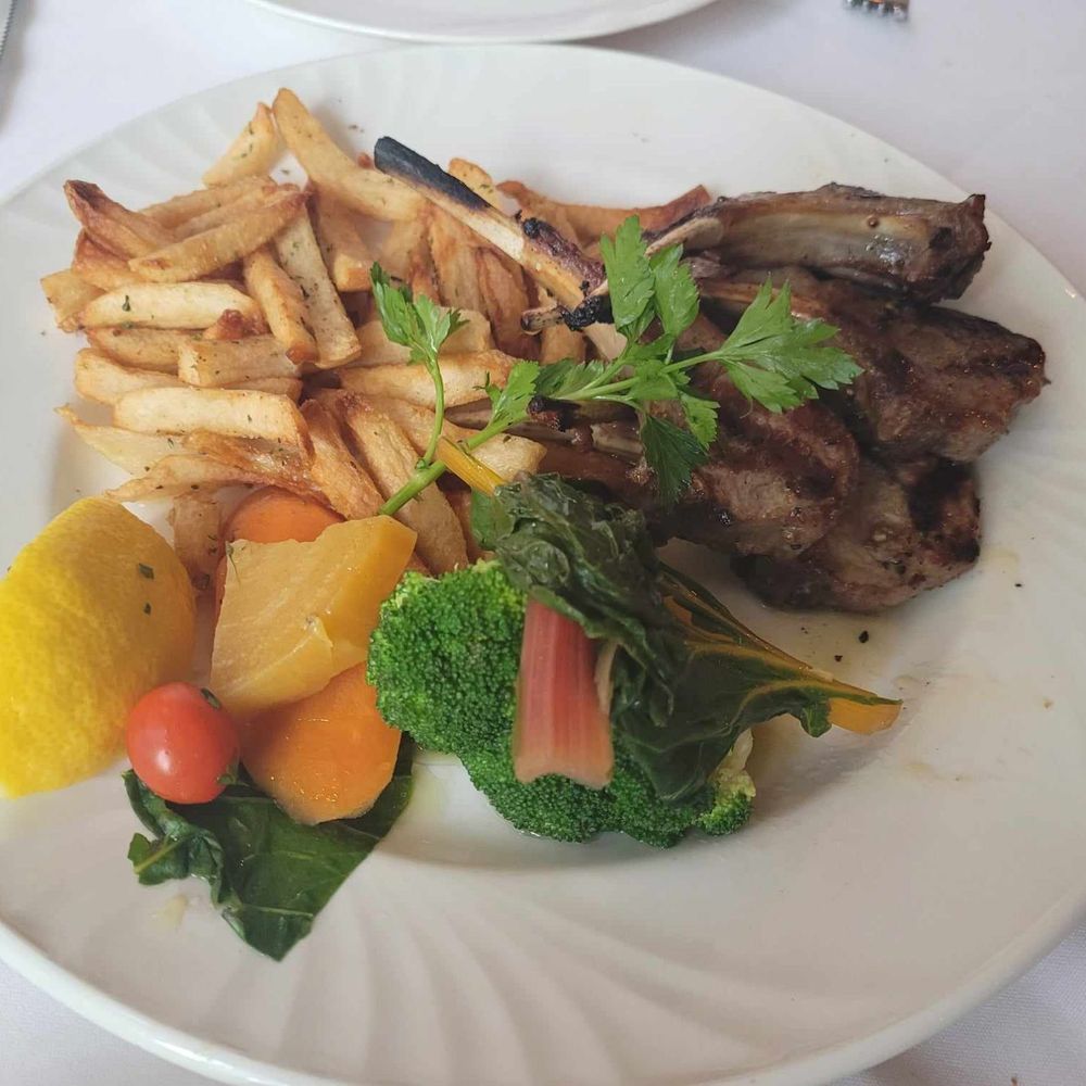 Petros - Lamb chops with fries - Greek Near Me - Westmount, Quebec