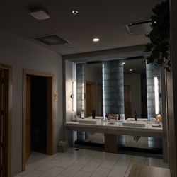 Woodhouse Spa - Buckhead - The bathroom is so clean