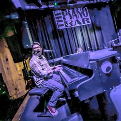The Piano Bar - Shack slinging some songs