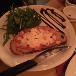 This is the appetizer mozzarella tomato bread mm so yummy !!