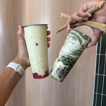 OMOMO Tea Shoppe - avocado smoothie and matcha - Bubble Tea Near Me - Tustin, California