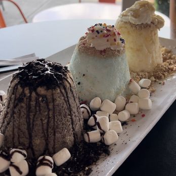 Vampire Penguin - Flight smoreos, sweet tooth, banana cream pie - Ice Cream & Frozen Yogurt Near Me - Brandon, Florida