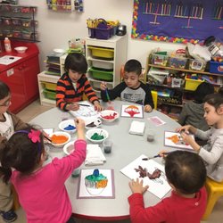 Renanim Academy Briarwood - Holiday arts and crafts