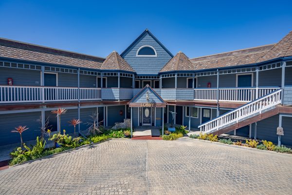 Shoreline Inn by null