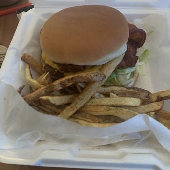 Burger Island - Bacon cheeseburger - Burgers Near Me - Irving, Texas