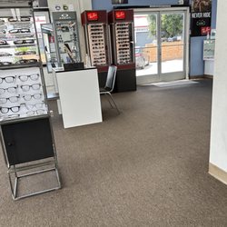 Complete Eye Care Center - Clean great atmosphere