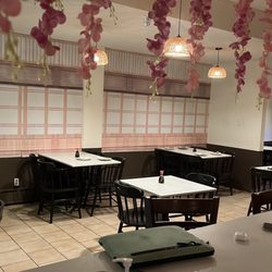 Mya Sushi - Dinning room