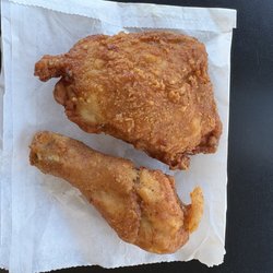 Fried chicken is juicy and crispy!