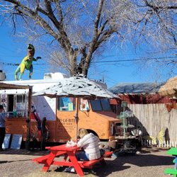 Tri La Bite - Exterior of food truck and sitting area