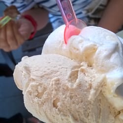 Gelateria Artiginale - Olivello e nocciola