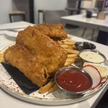 Beach & Brew - Fish and chips - Bars Near Me - Venice, California