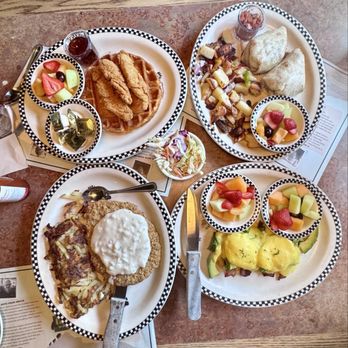 Black Bear Diner Reno - Chicken 'N Waffle, Country Chicken Fried Steak, Breakfast Burrito, and eggs Benedict - American Near Me - Reno, Nevada Black Bear Diner Reno - Chicken 'N Waffle, Country Chicken Fried Steak, Breakfast Burrito, and eggs Benedict - American Near Me - Reno, Nevada