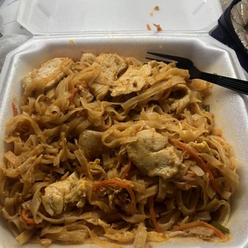 Big Thai - Chicken pad Thai - Thai Near Me - Wilmington, North Carolina
