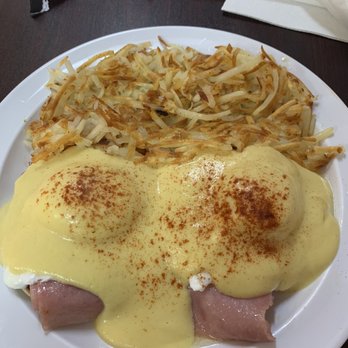 Sweet Desert Cafe - Eggs Benedict muffin - Cafes Near Me - Tempe, Arizona