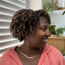 Jennifer Freesia - Curl Specialist - Curly Cut, Deva Cut, Dry Cut