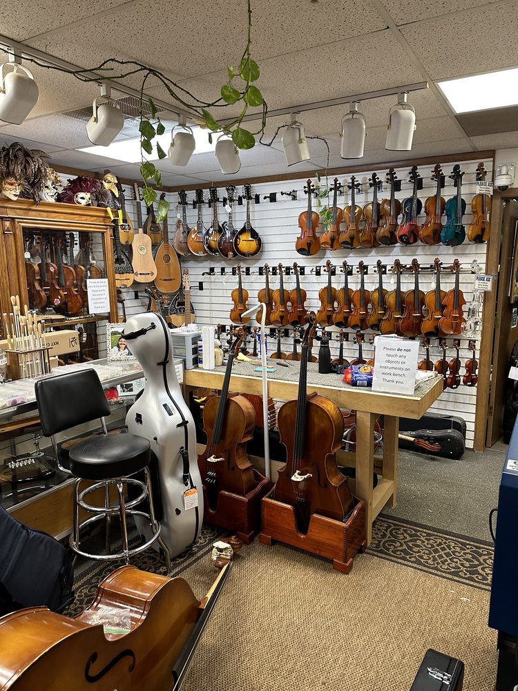 PETR’S VIOLIN SHOP AND GUITAR CENTRAL Updated October 2024 10 Reviews 1408 Hyder St